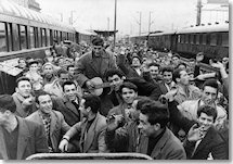 Ankunft eines Zuges mit “Gastarbeitern” aus Italien am Münchner Hauptbahnhof