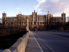 Westfassade des Maximilianeums in München, des Sitzes des Bayerischen Parlaments (Foto: Bayerischer Landtag, München)