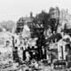 从被夷为平地的德国各市中心就可看出战争残酷之一斑。本照片为纽伦堡市被毁的情景。
