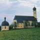 Les paysages bavarois sont marqués par les clochers à bulbe baroques, comme ceux de la chapelle de pèlerinage de Wilparting dédiée à deux missionnaires irlandais, les saints Marinus et Anian
