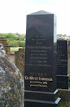 Grabstein auf dem jüdischen Friedhof Oettingen (Foto: Arbeitskreis N�rdlinger Ries / Zentrum für allgemeine wissenschaftliche Weiterbildung der Universität Ulm)