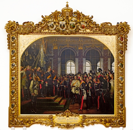 Der Maler Anton von Werner stellte Otto von Bismarck farblich hervorgehoben ins Zentrum seiner Darstellung der Kaiserproklamation in Versailles.  Otto-von-Bismarck-Stiftung, Friedrichsruh