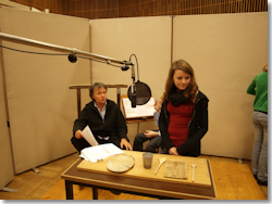Die Schüler/innen bei der Arbeit mit den Mediencoaches. Eingesprochen wurden die Stücke in den Hörspielstudios des BR.