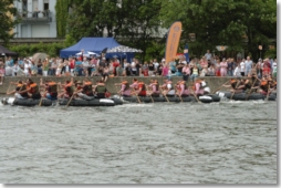 Am 23. Juni 2013 findet auf dem Main in Schweinfurt das Schlauchbootrennen („Rotarian Rowdy River Raft Race“) statt. (Foto: © Ursula Gassmann-Dibal)