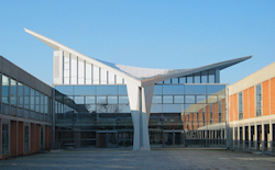 Hauptgebäude mit Hyparschale, © Staatliches Bauamt Schweinfurt