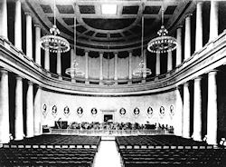 Der Konzert- und Ballsaal des Odeons um 1920, © Stadtarchiv München