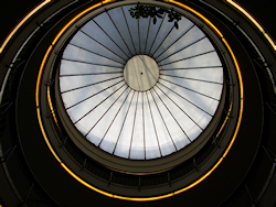 Glaskuppel über dem Eingangsbereich, © Staatliches Bauamt München I