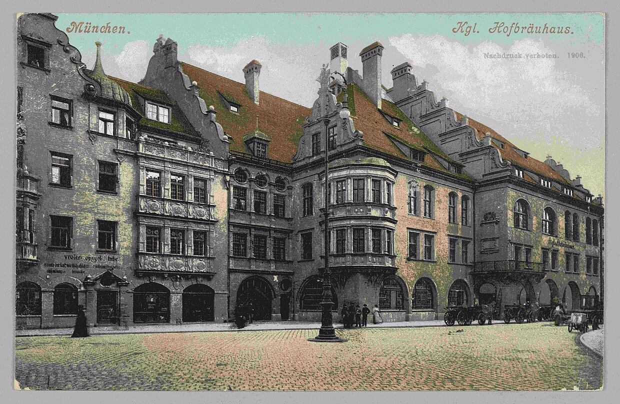 Hofbräuhaus am Platzl, postcard, 1906. World wars and hail of bombs meant the end of many beer palaces. The Hofbräuhaus survived all this and became increasingly popular © Haus der Bayerischen Geschichte