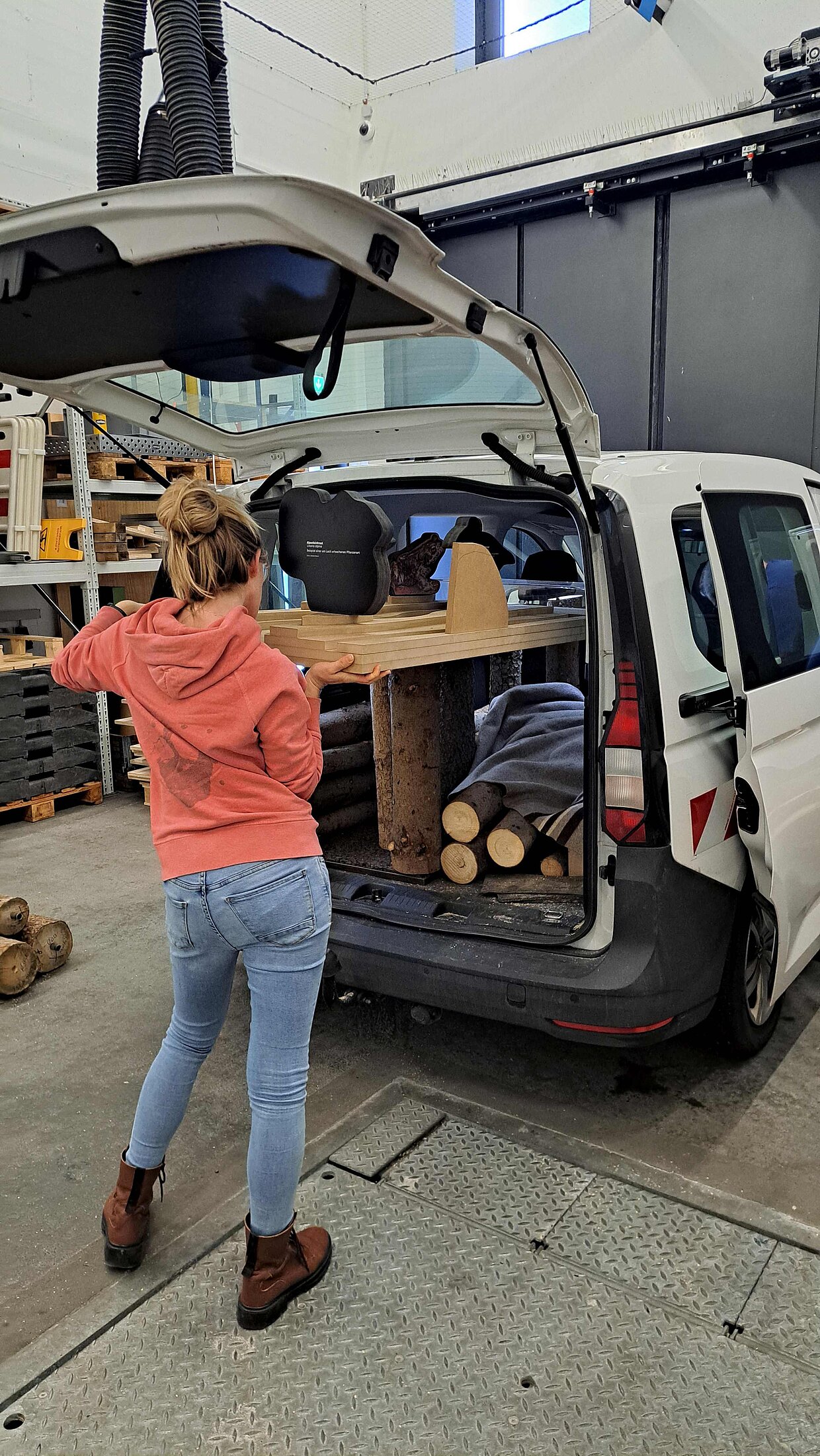 Unsere Inszenierung „Rote Liste“ in der Abteilung „Kraftwerkstreppe Lech – Erneuerbare Tradition“ bekommt dank dem Wasserwirtschaftsamt Kempten ein neues Zuhause im Allgäu. © Haus der Bayerischen Geschichte