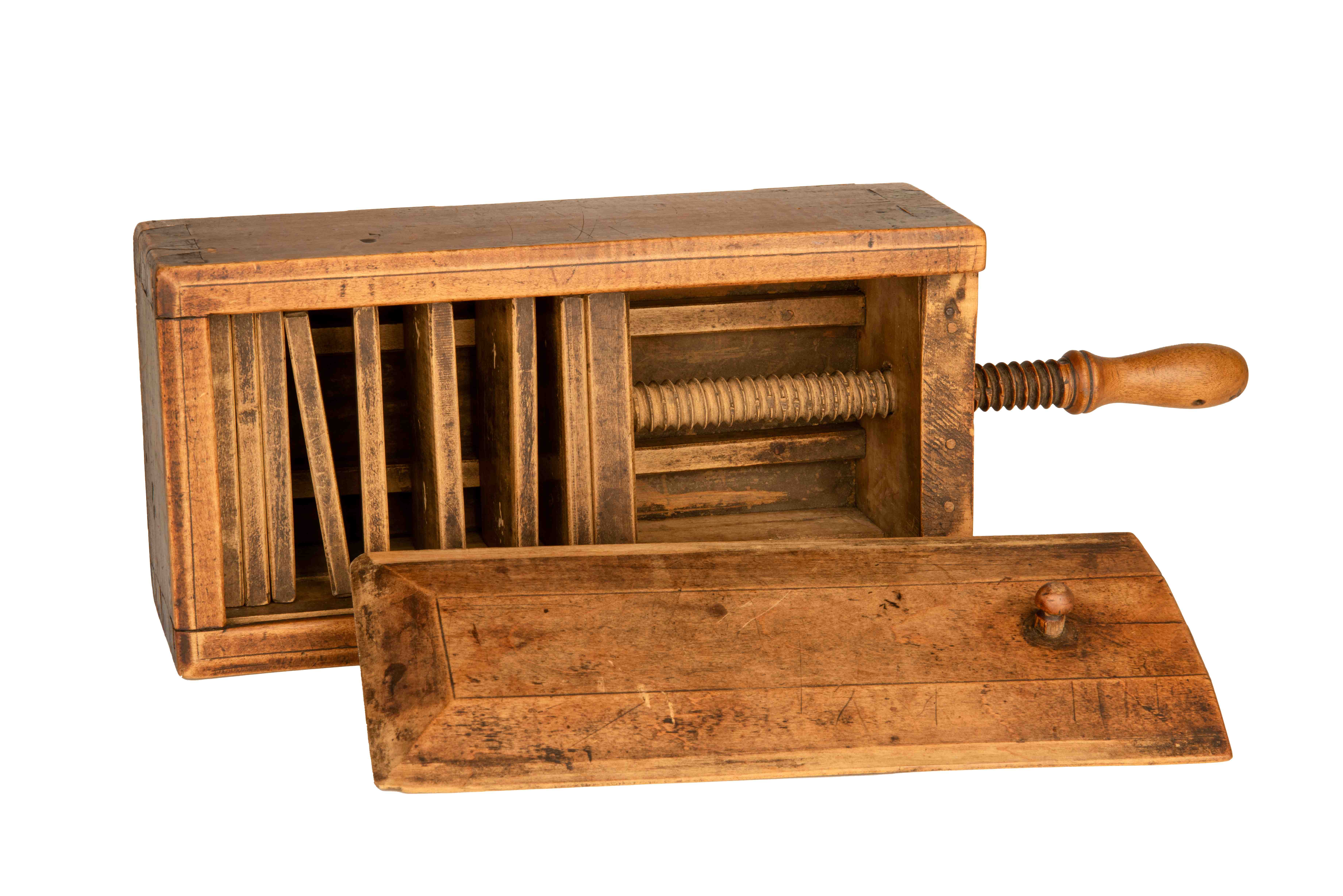 Nachhaltigkeit im Wirtshaus: Kartenpresse aus dem Bahnhof-Hotel Nicklas in Neuenmarkt (Oberfranken), um 1920