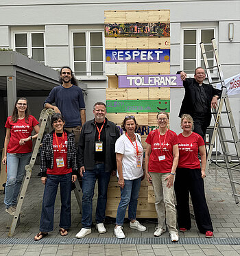 Demokratieturm der Kampagne "Jeder Stein zählt" von missio München © missio München