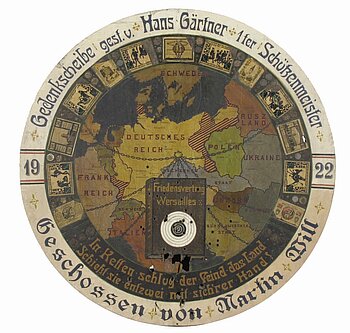 Schützenscheibe – „Friedensvertrag von Versailles“
© Königlich privilegierte Schützengesellschaft Mainbernheim von 1382/ Digitalbild: Haus der Bayerischen Geschichte
