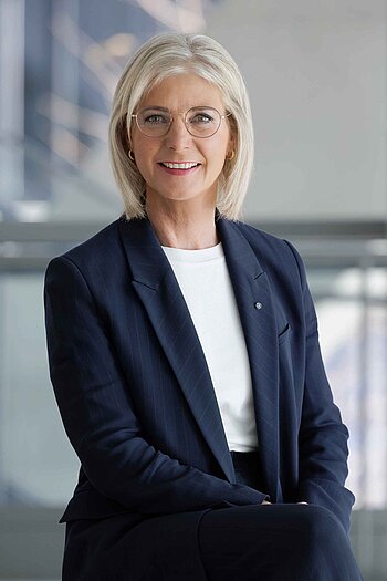 Die Bayerische Staatsministerin für Familie, Arbeit und Soziales Ulrike Scharf wird zur Eröffnung vor Ort sein. © StMAS / Nötel