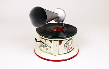Kinder-Grammophon „Kiddyphone“, Nürnberg, um 1925
© Spielzeugmuseum Nürnberg (1971.1593) | Foto: Urs Latus
