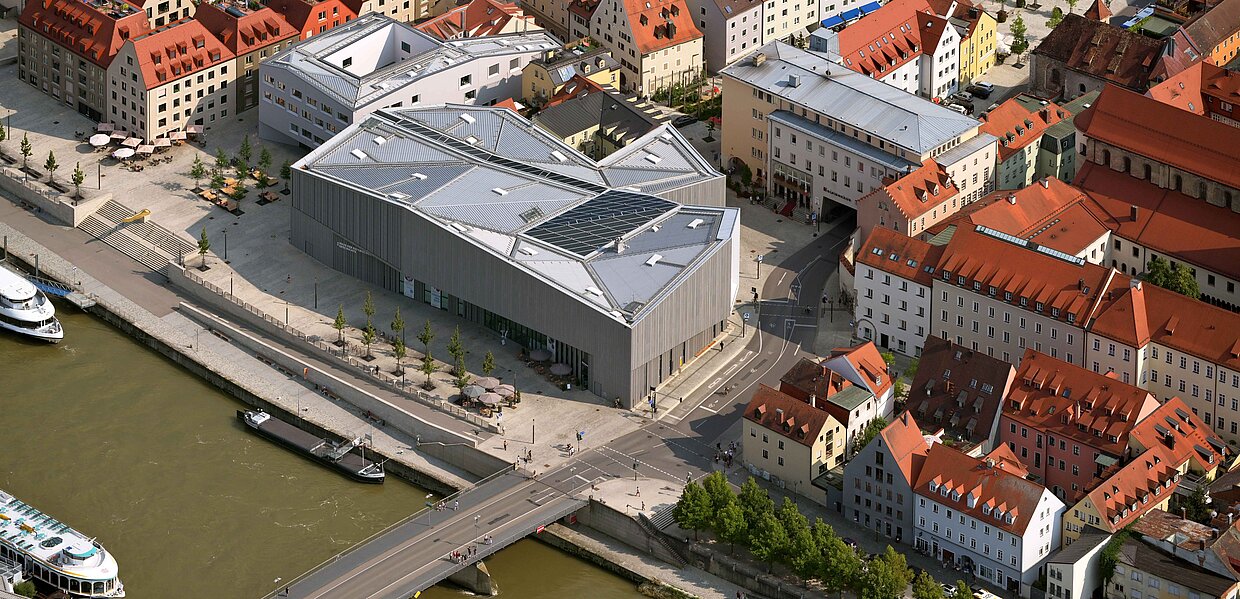 Blick auf das Haus der Bayerischen Geschichte am Donaumarkt in Regensburg.