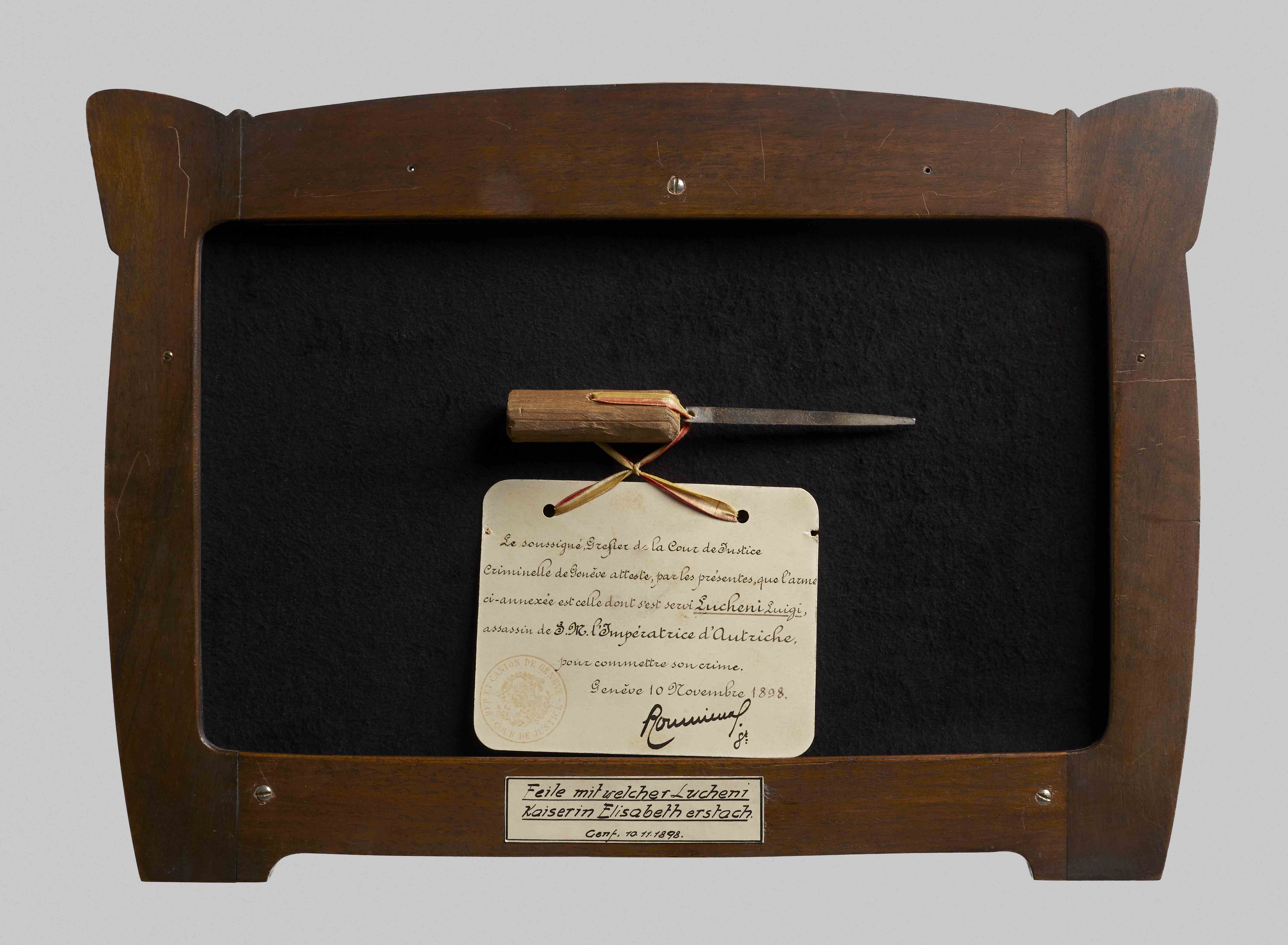 Feile mit der Luigi Lucheni am 10. September 1898 Kaiserin Elisabeth erstochen hat
© Josephinum – Ethik, Sammlungen und Geschichte der Medizin, MedUni Wien | Foto: Bene Croy