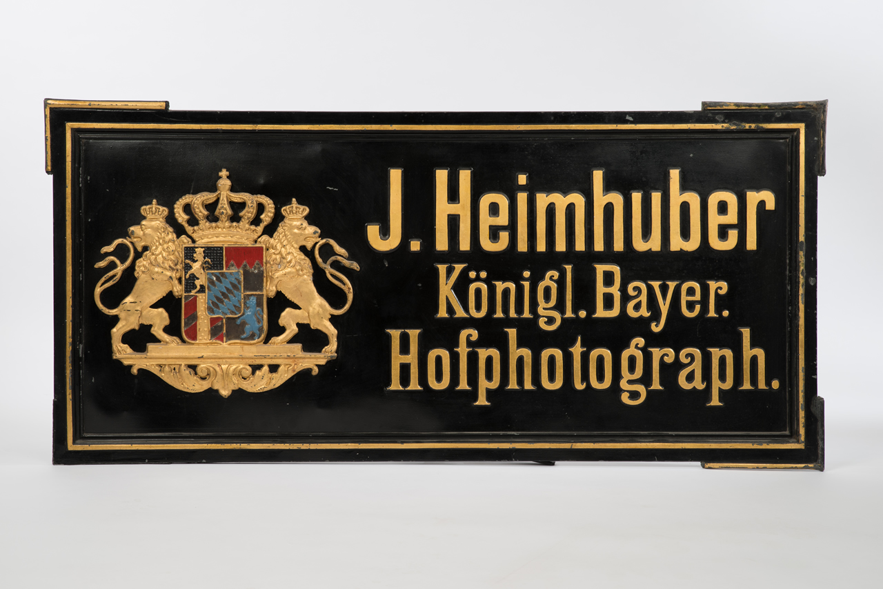 Atelierschild des Fotografen Josef Heimhuber, 19. Jahrhundert