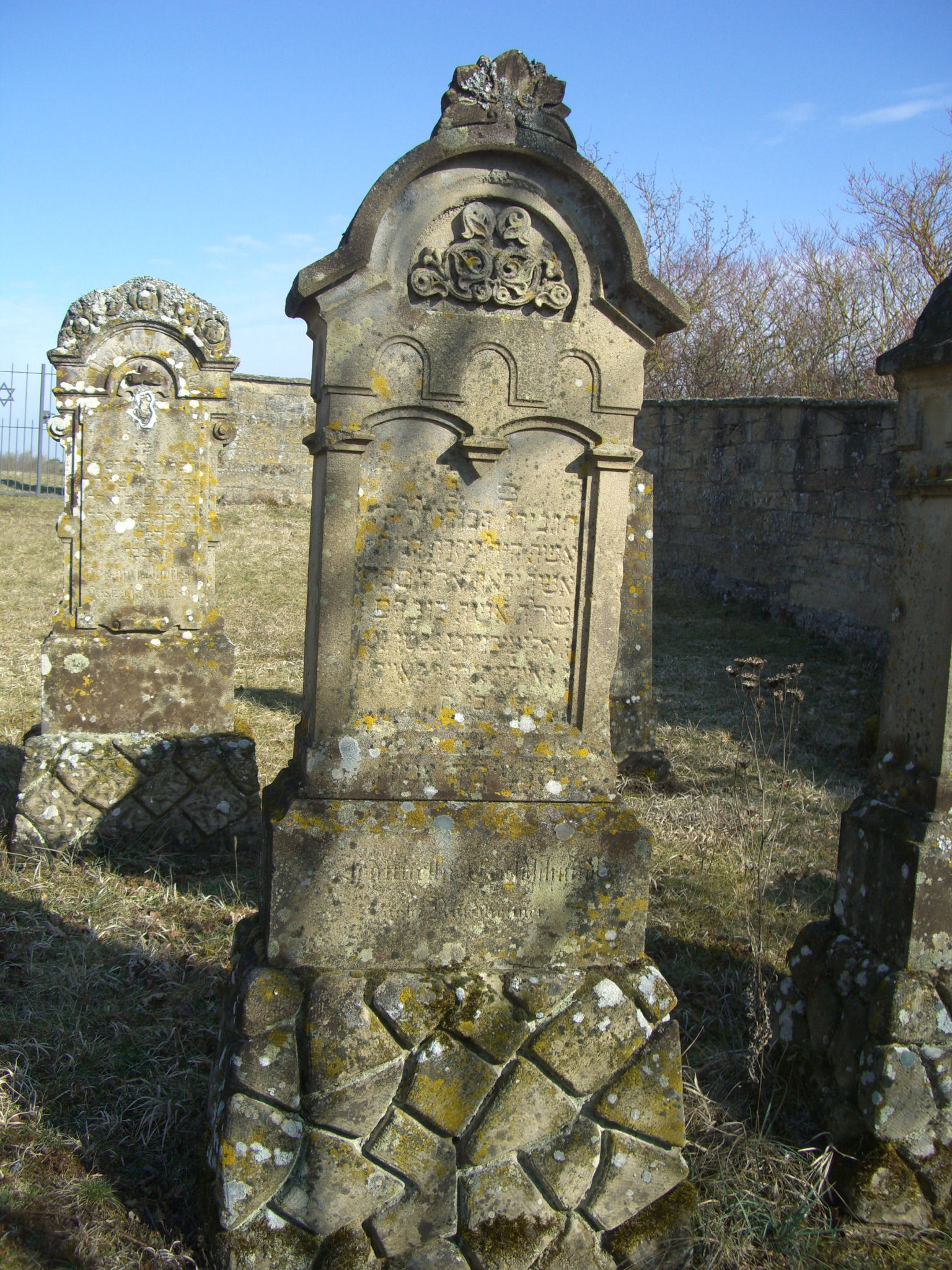 Jüdischer Friedhof Sulzdorf a. d. Lederhecke, März 2010 (Foto: Kreisheimatpfleger Reinhold Albert, Sulzdorf)