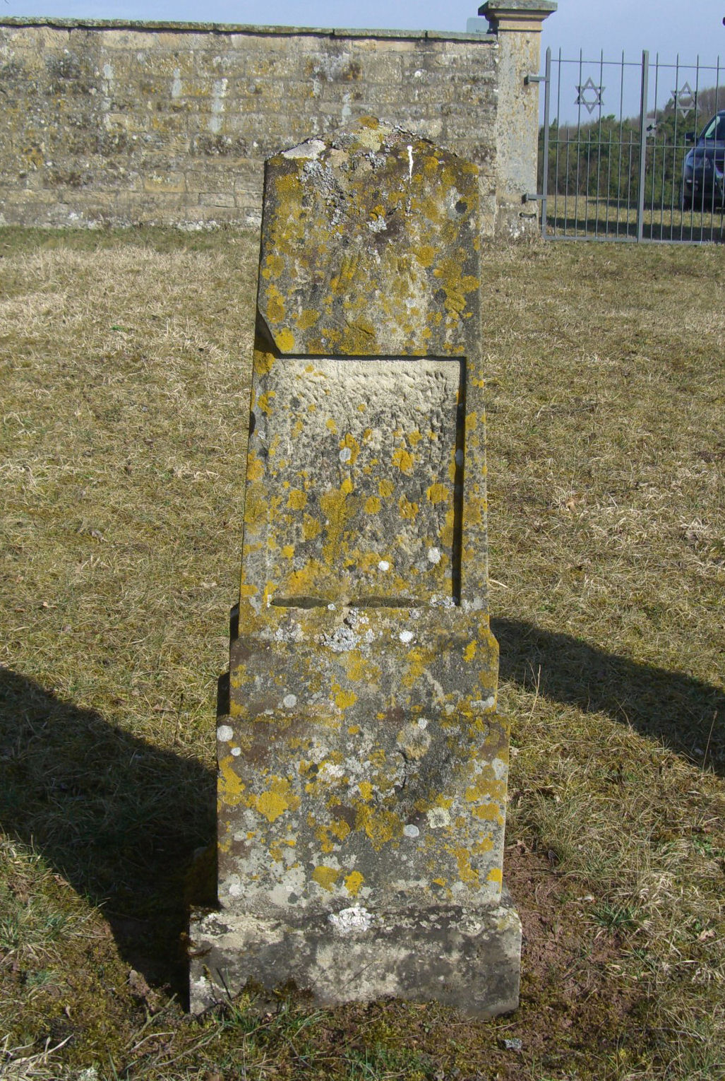 Jüdischer Friedhof Sulzdorf a. d. Lederhecke, März 2010 (Foto: Kreisheimatpfleger Reinhold Albert, Sulzdorf)