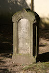 Jüdischer Friedhof Lisberg, Grabstein mit einem einfachen Stern als Dekoration (Foto: Christoph Daxelm�ller)