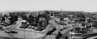 Kriegszerstörungen und Wiederaufbau am Nürnberger Plärrer, aufgenommen in den Jahren 1948 (oben) und 1953 (unten). / Stadtarchiv Nürnberg